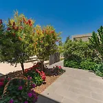 فيلة Abama